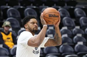 他强调赛场 他强调赛场