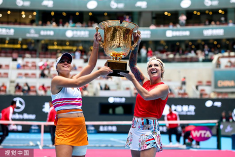 他的传奇故 他的传奇故